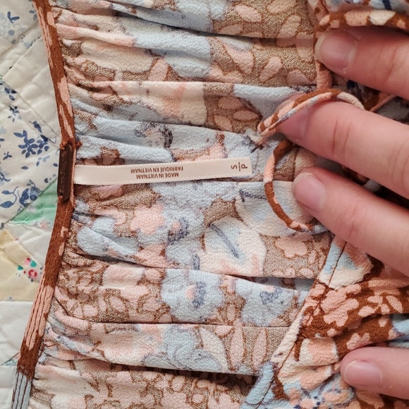 Free People Ruffle Romantic Brown and Blue Floral Viscose Top Size Small - Picture 4 of 5